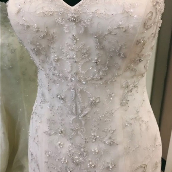 Ivory Alfred Angelino Wedding Dress - Picture 3 of 5